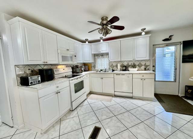 Property at 8341 Chisum Trl, Boca Raton, FL 33433, 2 beds, 2 baths