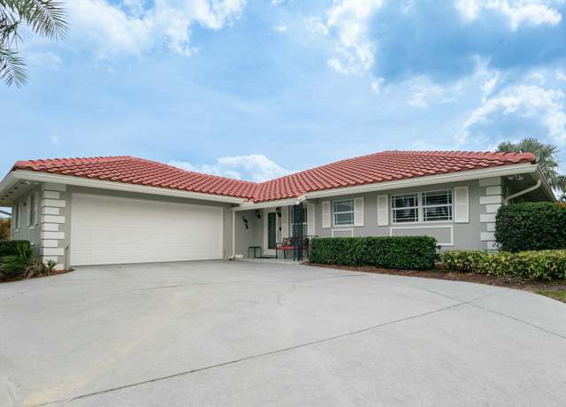 Property at 4223 SE Fairway E, Stuart, FL 34997, 3 beds, 3 baths