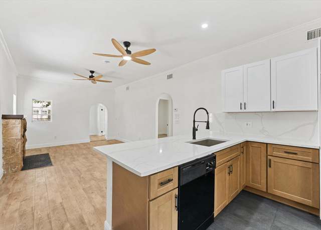 Property at 825 N K St, Lake Worth Beach, FL 33460, 2 beds, 1 bath