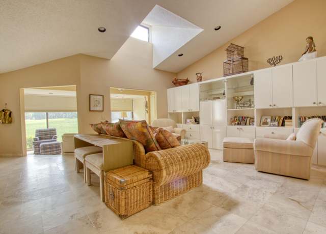 Property at 4750 Fountains Dr S, Lake Worth, FL 33467, 2 beds, 2.5 baths