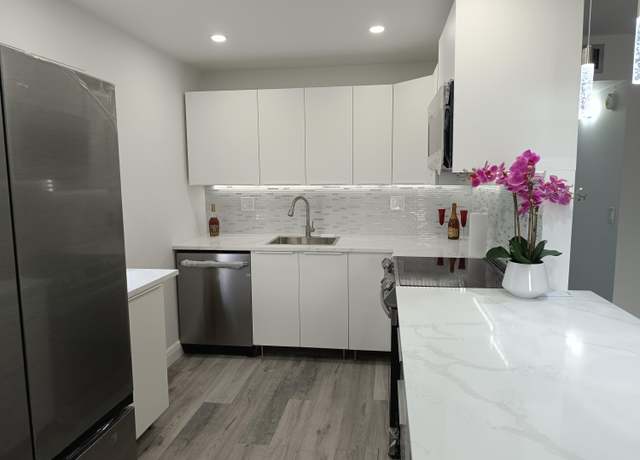 Property at 193 Burgundy E, Delray Beach, FL 33484, 2 beds, 2 baths