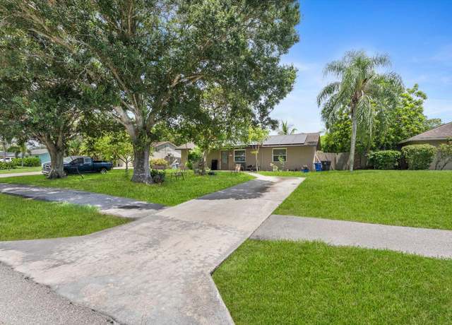 Property at 7407 Cocoanut Dr, Lake Worth, FL 33467, 3 beds, 2 baths