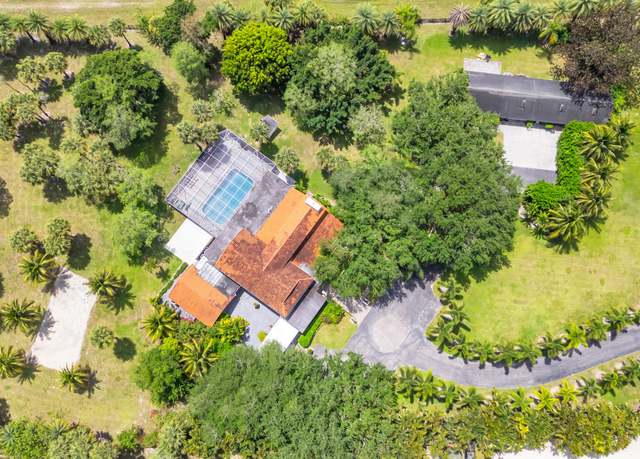 Property at 1030 Arabian Dr, Loxahatchee, FL 33470, 4 beds, 5 baths