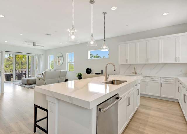 Property at 5285 Beckman Ter, Palm Beach Gardens, FL 33418, 3 beds, 3.5 baths