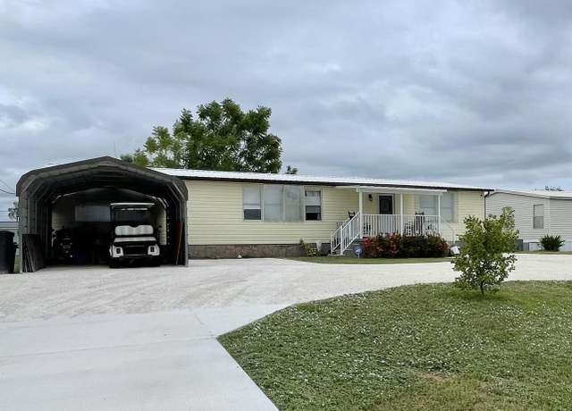 Property at 2301 SE 33rd St, Okeechobee, FL 34974, 3 beds, 2 baths