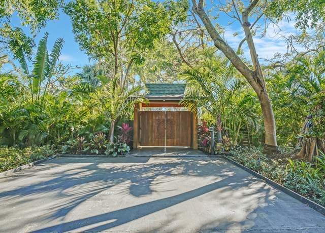 Property at 250 Essex Ln, West Palm Beach, FL 33405, 4 beds, 4.5 baths