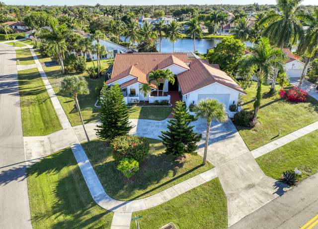 Property at 12820 Leeds Ct, Wellington, FL 33414, 4 beds, 2.5 baths
