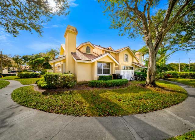 Property at 8104 Oakton Ct, West Palm Beach, FL 33406, 3 beds, 2 baths