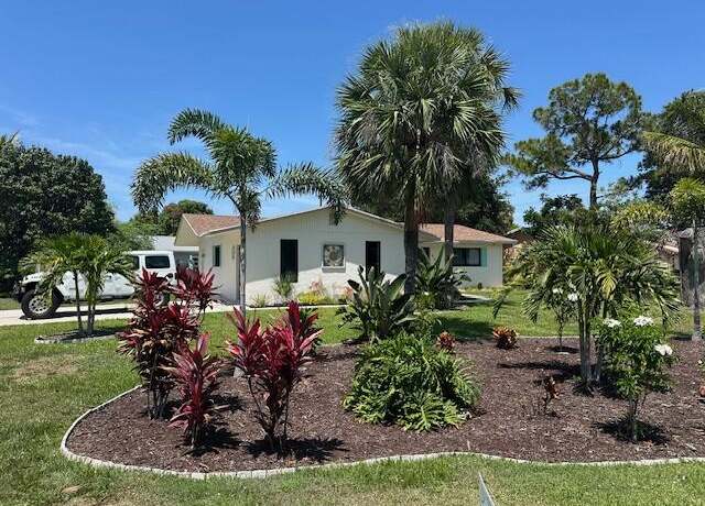 Property at 907 SE Lake St, Stuart, FL 34994, 4 beds, 2 baths