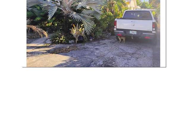 Property at 1221 18th Ave N, Lake Worth Beach, FL 33460, 4 beds, 4.5 baths