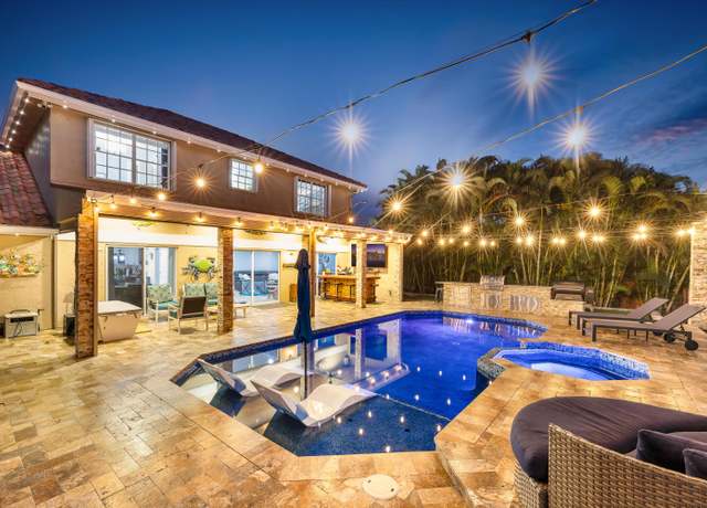 Property at 121 NE Naranja Ave, Port Saint Lucie, FL 34983, 4 beds, 3 baths