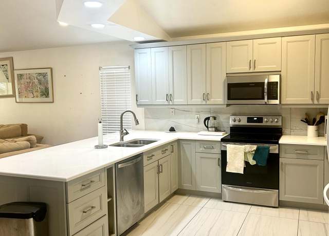 Property at 321 Broward Ave, Greenacres, FL 33463, 3 beds, 2 baths