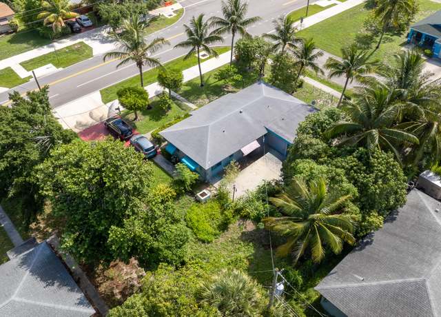 Property at 212 SW 10th St, Delray Beach, FL 33444, 5 beds, 3 baths