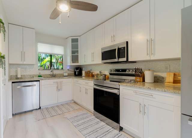 Property at 11892 Sturbridge Ln, Wellington, FL 33414, 2 beds, 2 baths