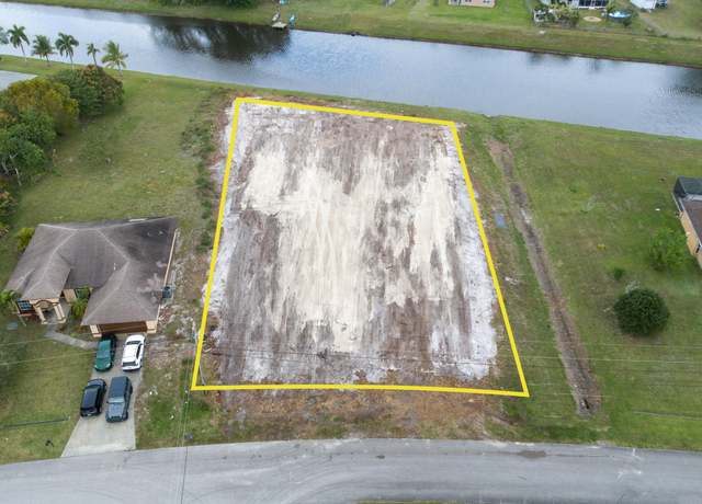 Property at 121 SW Hawthorne Cir, Port Saint Lucie, FL 34953