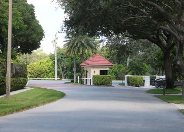 Property at 3710 Whitehall Dr #304, West Palm Beach, FL 33401, 2 beds, 2 baths