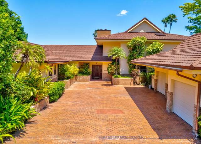 Property at 8541 Estate Dr, West Palm Beach, FL 33411, 4 beds, 4.5 baths