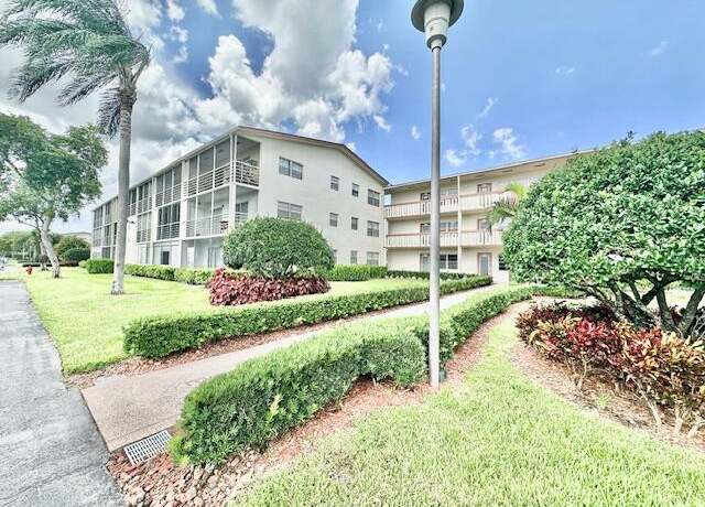 Property at 187 Preston E, Boca Raton, FL 33434, 2 beds, 1.5 baths