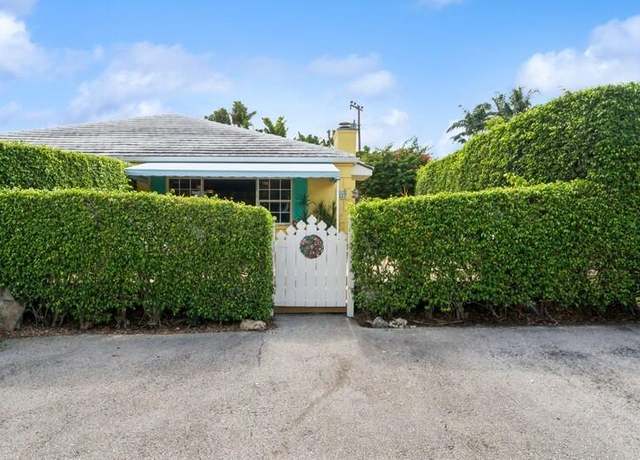 Property at 127 Macfarlane Dr, Delray Beach, FL 33483, 2 beds, 2 baths