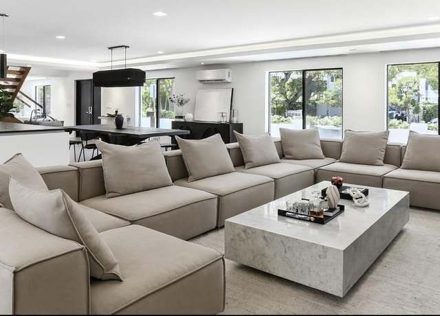 Property at 500 NE 14th Ave, Fort Lauderdale, FL 33301, 5 beds, 4.5 baths