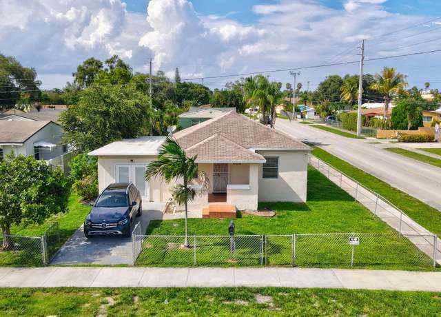 Property at 2403 Scott St, Hollywood, FL 33020, 3 beds, 2 baths