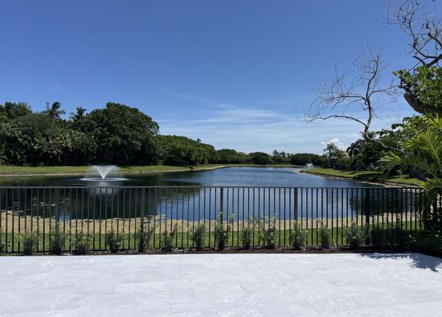 Property at 335 Sunset Bay Ln, Palm Beach Gardens, FL 33418, 3 beds, 2.5 baths