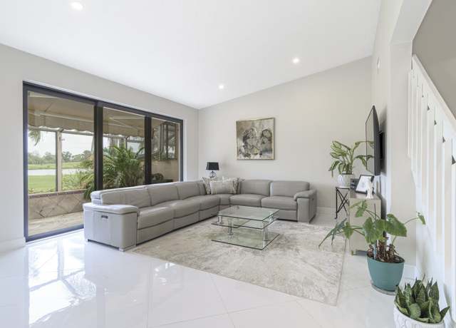 Property at 465 Prestwick Cir, Palm Beach Gardens, FL 33418, 3 beds, 2 baths
