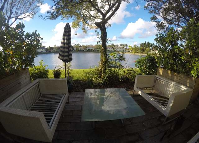 Property at 1190 Imperial Lake Rd, West Palm Beach, FL 33413, 2 beds, 2.5 baths