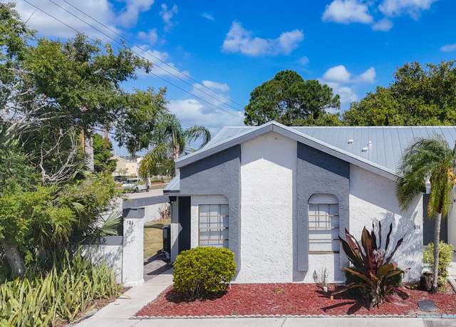 Property at 586 SW Tamworth St, Port Saint Lucie, FL 34953, 2 beds, 2 baths