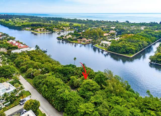 Property at 1001 Palm Trl, Delray Beach, FL 33483, 3 beds, 2.5 baths