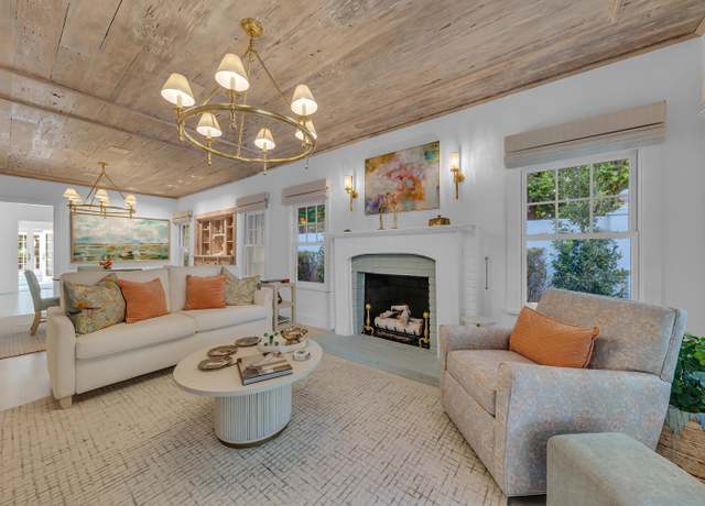 Property at 318 Australian Ave, Palm Beach, FL 33480, 3 beds, 3 baths