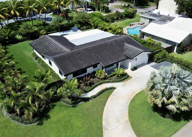 Property at 910 SW 21st St, Boca Raton, FL 33486, 3 beds, 3 baths