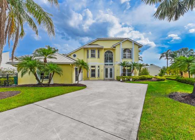 Property at 710 SE Essex Dr, Port Saint Lucie, FL 34984, 5 beds, 2.5 baths