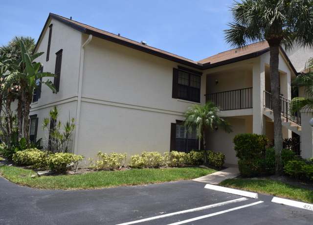 Property at 3353 Jog Park Dr, Greenacres, FL 33467, 2 beds, 2 baths