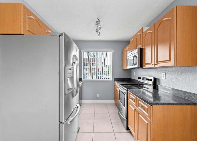 Property at 600 Nottingham Cir Unit A, Greenacres, FL 33463, 2 beds, 1.5 baths