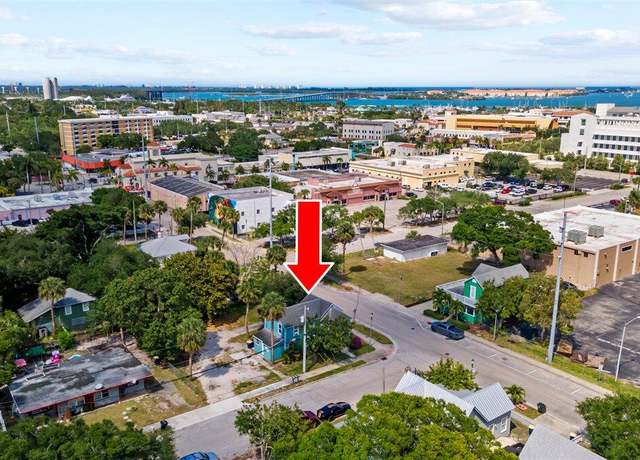 Property at 700 Boston Ave, Fort Pierce, FL 34950, 3 beds, 3 baths