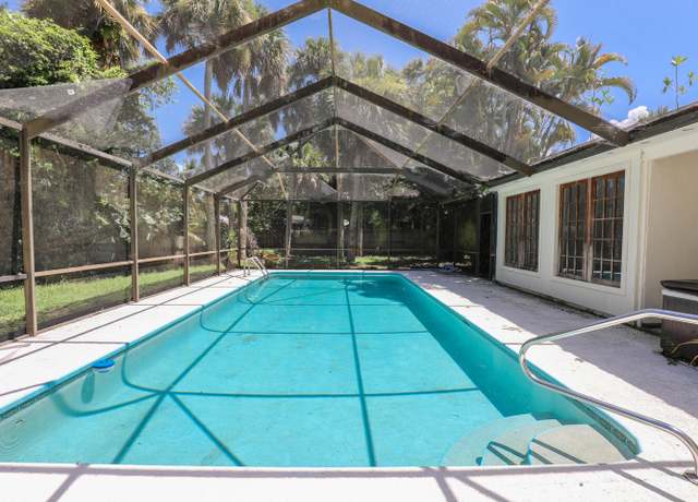 Property at 1206 S 10th St, Fort Pierce, FL 34950, 4 beds, 2.5 baths