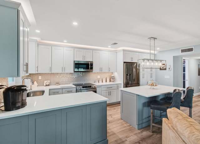 Property at 1172 S Drive Cir Unit D, Delray Beach, FL 33445, 2 beds, 2 baths