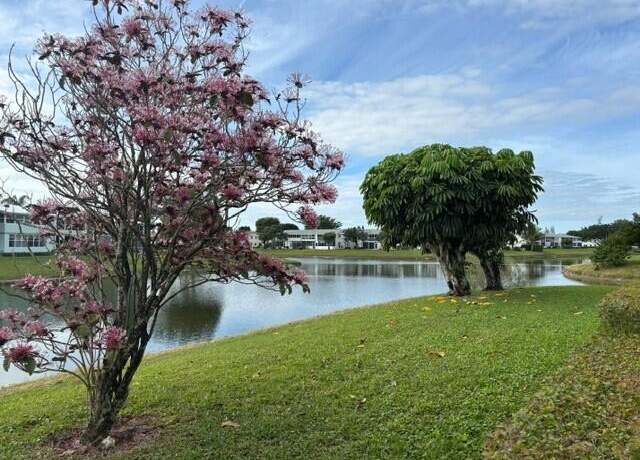 Property at 3 Chatham A, West Palm Beach, FL 33417, 1 bed, 1.5 baths