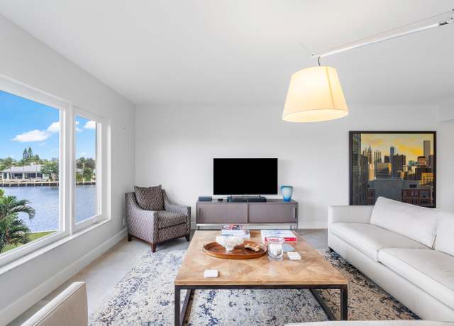 Property at 555 SE 6th Ave Unit 3h, Delray Beach, FL 33483, 2 beds, 2 baths