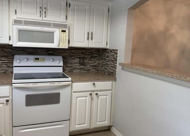 Property at 400 18th St Unit E4, Vero Beach, FL 32960, 2 beds, 2 baths