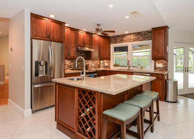 Property at 2610 SE Erickson Dr, Port Saint Lucie, FL 34984, 4 beds, 3 baths