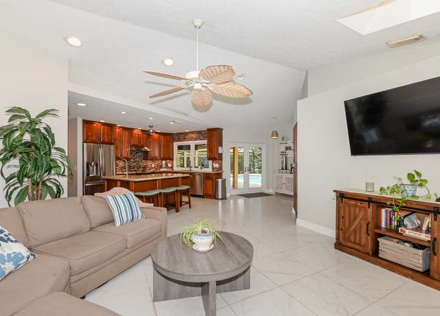 Property at 2610 SE Erickson Dr, Port Saint Lucie, FL 34984, 4 beds, 3 baths