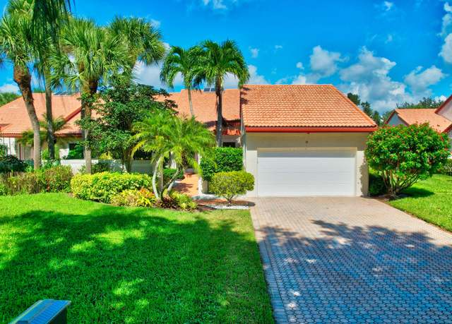 Property at 9 Windsor Ln, Boynton Beach, FL 33436, 3 beds, 2.5 baths
