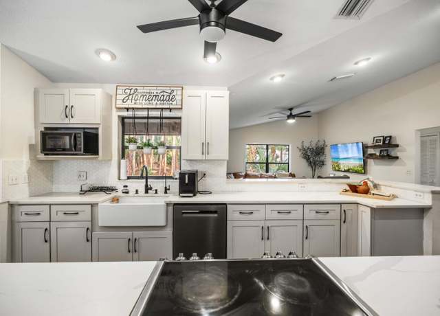 Property at 18292 126th Ter Ter N, Jupiter, FL 33478, 3 beds, 2 baths