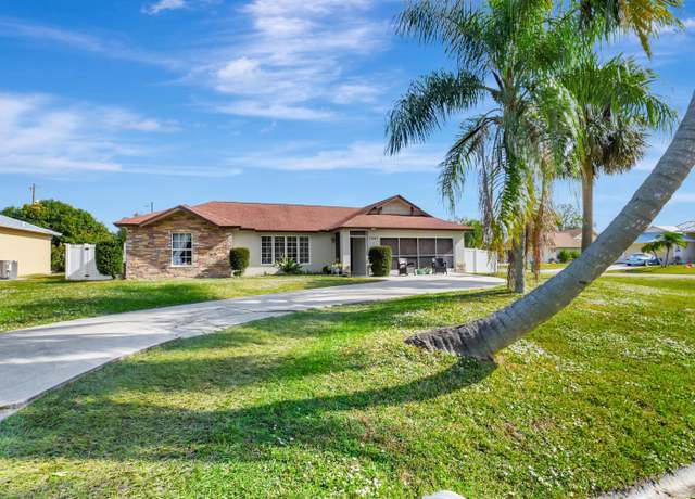 Property at 1667 SE Simmons St, Port Saint Lucie, FL 34952, 3 beds, 2 baths