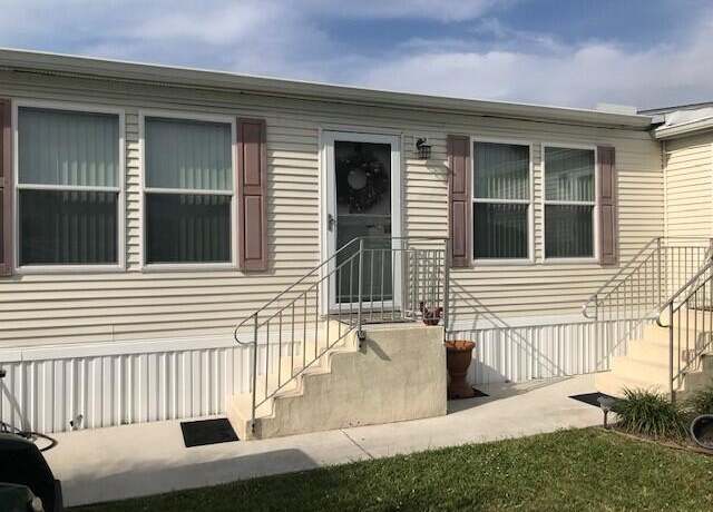 Property at 20 Madrid Ln, Port Saint Lucie, FL 34952, 3 beds, 2 baths