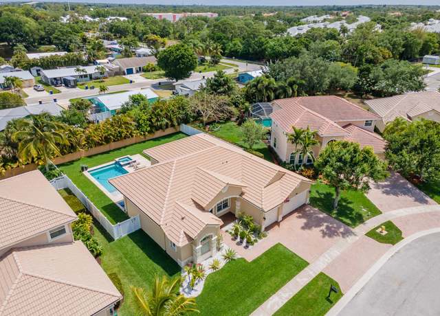 Property at 2806 SW Newberry Ct, Palm City, FL 34990, 4 beds, 3 baths