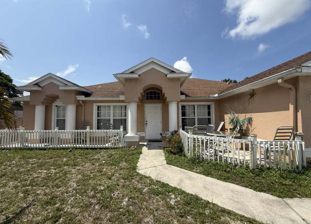 Property at 416 SE Calmoso Dr, Port Saint Lucie, FL 34983, 4 beds, 2 baths