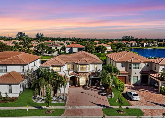 Property at 8621 Cobblestone Point Cir, Boynton Beach, FL 33472, 6 beds, 4.5 baths